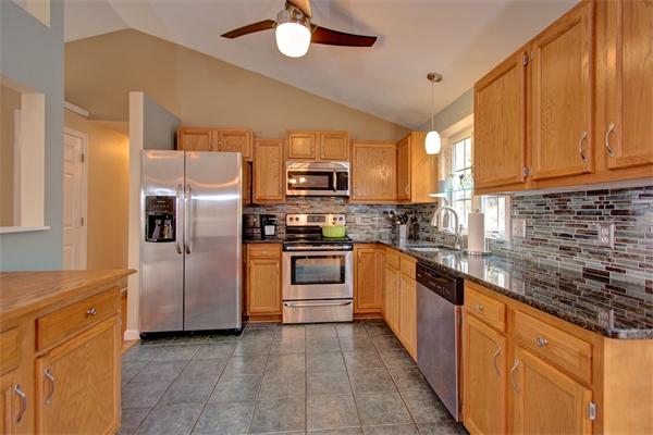 53 Denver Terrace Worcester, MA 01604 - Photo 8 of 20