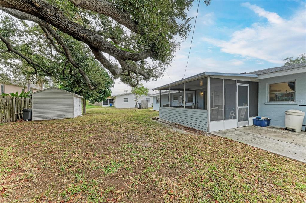 4424 87th St Court West Bradenton, FL 34210 - Photo 36 of 40 a house with trees in front of it