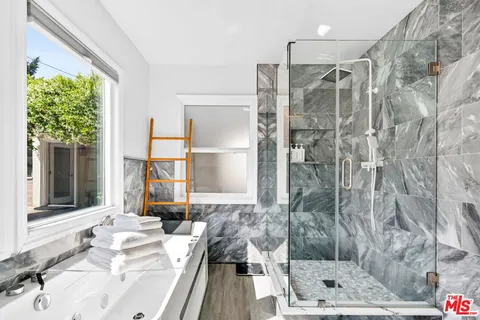 $1,700,000 | 5910 West 77th Place, Los Angeles, CA 90045