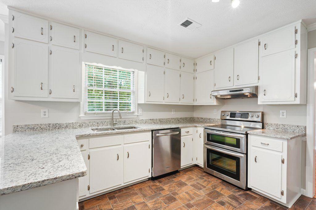 1695 Ridgeway Drive Lawrenceville, GA 30044 - Photo 10 of 38