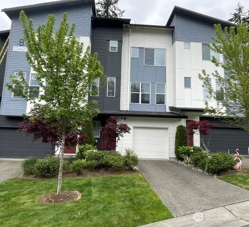 $3,650 | 13420 Manor Way, Unit B2, Lynnwood, WA 98087