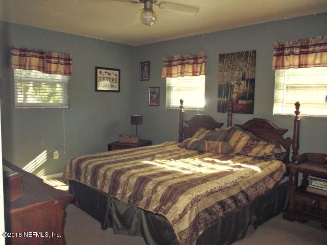 96726 Blackrock Road Yulee, FL 32097 - Photo 15 of 27 a bed sitting in a bedroom next to a window