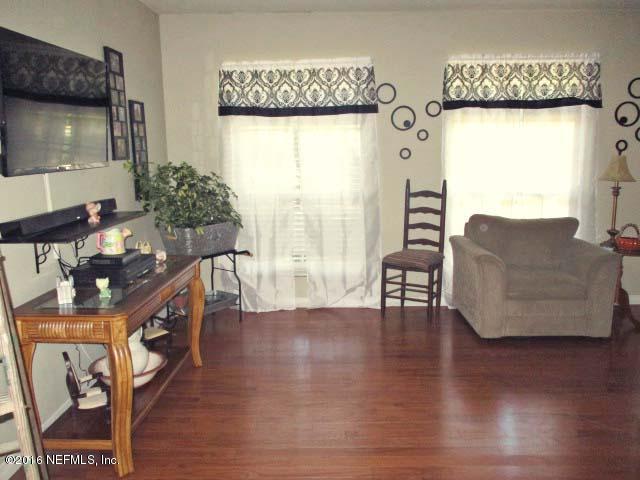 96726 Blackrock Road Yulee, FL 32097 - Photo 4 of 27 a living room with furniture and a flat screen tv
