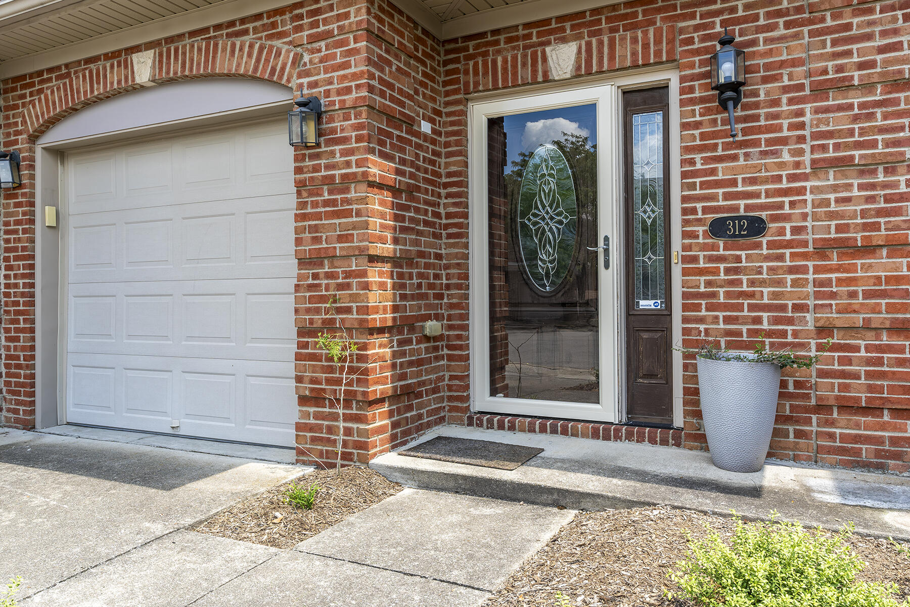 312 Broadleaf Lane Lexington, KY 40503 - Photo 4 of 31 312broad04