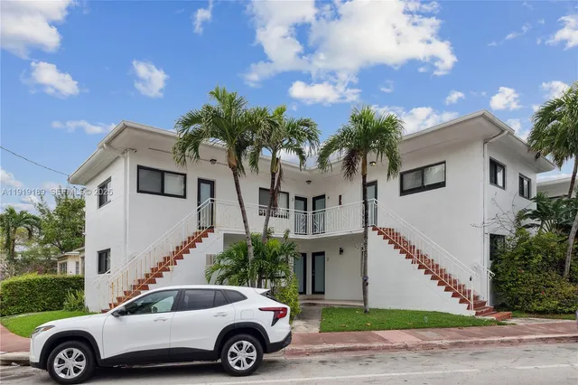 $2,700 | 8010 Crespi Boulevard, Unit 4, Miami Beach, FL 33141