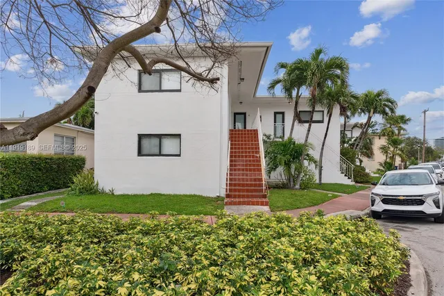 $2,700 | 8010 Crespi Boulevard, Unit 4, Miami Beach, FL 33141