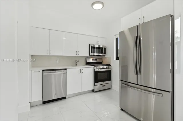 $2,700 | 8010 Crespi Boulevard, Unit 4, Miami Beach, FL 33141