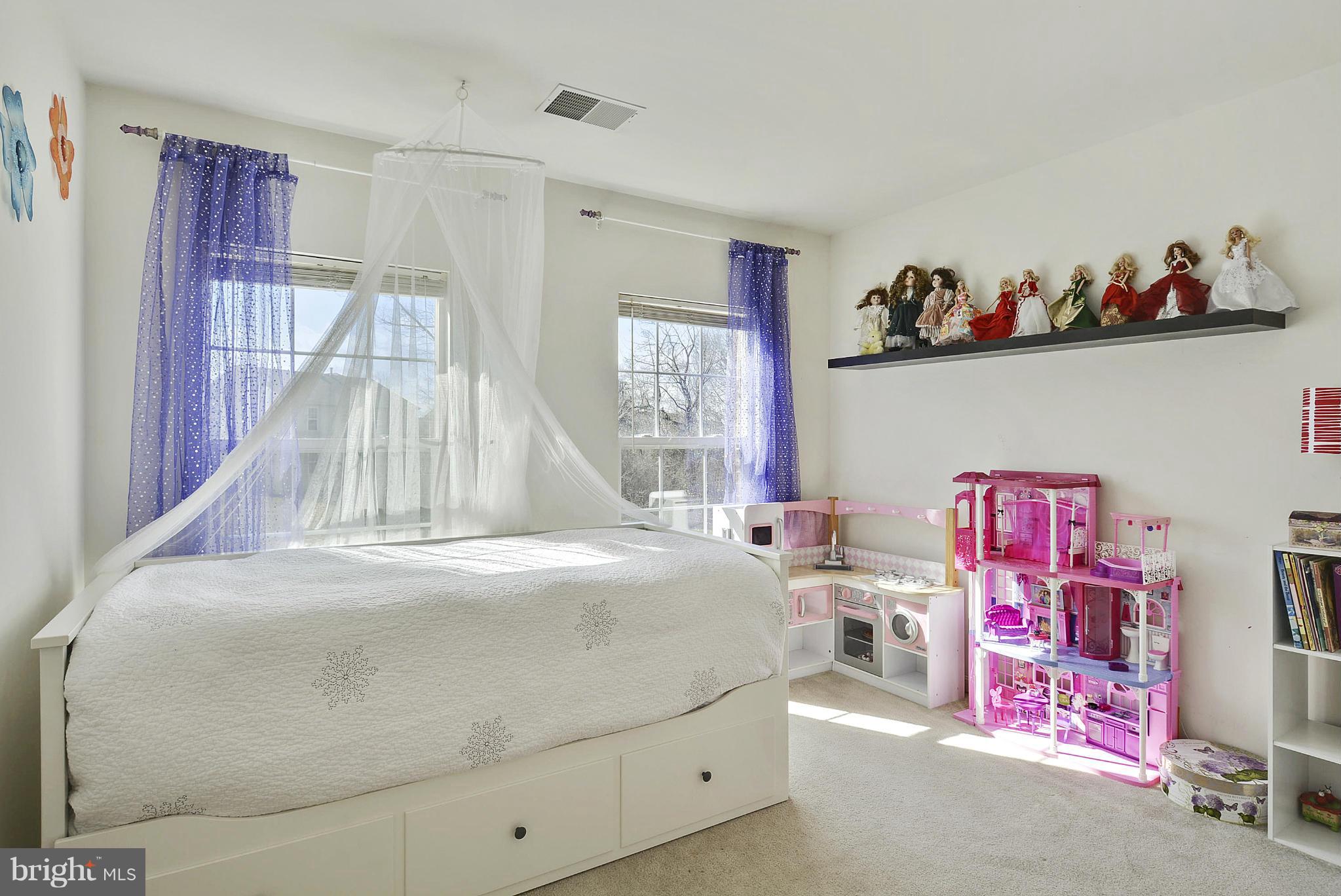 18858 Broken Oak Road Boyds, MD 20841 - Photo 17 of 30 2 Generous Upper Level Bedrooms