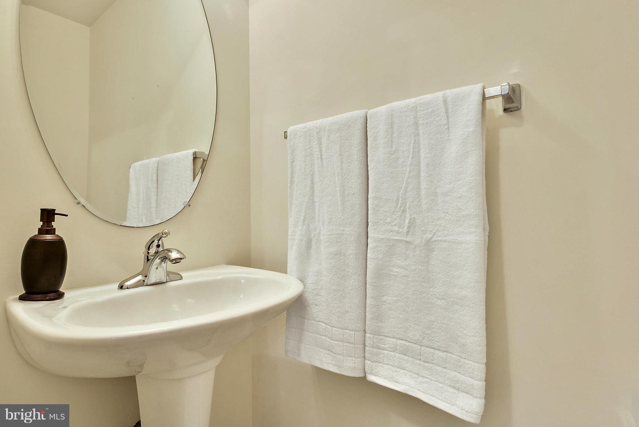 18858 Broken Oak Road Boyds, MD 20841 - Photo 9 of 30 Elegant Powder Room