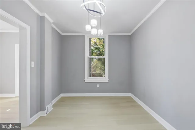 a view of empty room with window