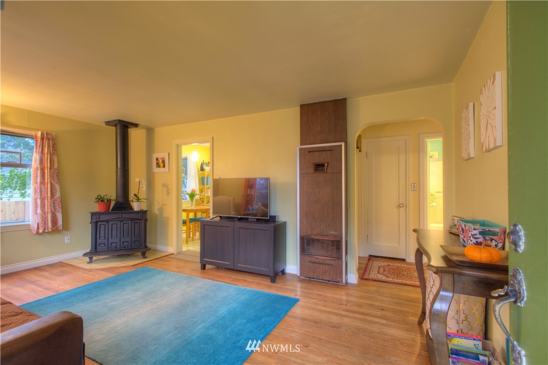 4136 Southwest Kenyon Street Seattle, WA 98136 - Photo 2 of 13 Gallery Image 2