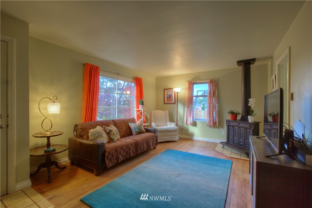 4136 Southwest Kenyon Street Seattle, WA 98136 - Photo 3 of 13 Gallery Image 3