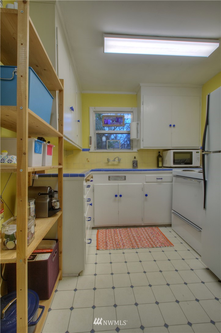 4136 Southwest Kenyon Street Seattle, WA 98136 - Photo 4 of 13 Gallery Image 4
