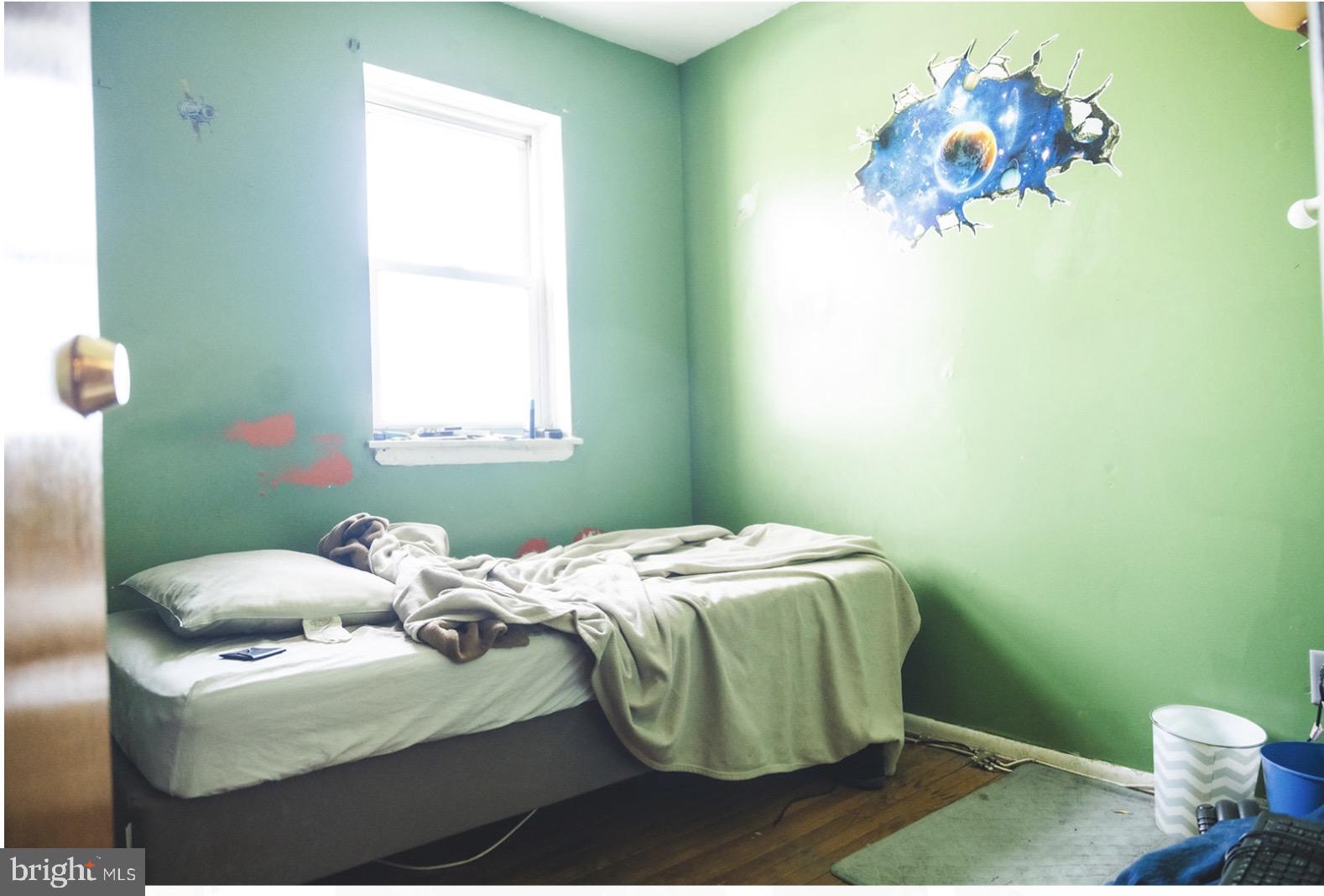 6021 Chestnut Street Philadelphia, PA 19139 - Photo 15 of 21 a bedroom with a bed and a window
