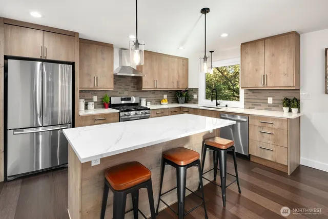 $1,099,000 | 23327 19th Place West, Bothell, WA 98021