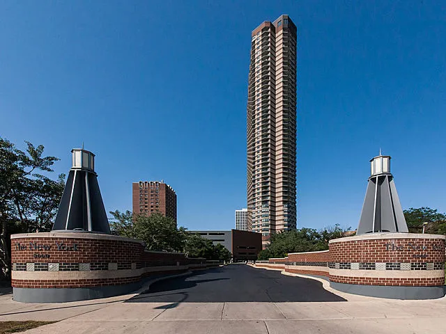 $1,750 | 3660 North Lake Shore Drive, Unit 2709, Chicago, IL 60613