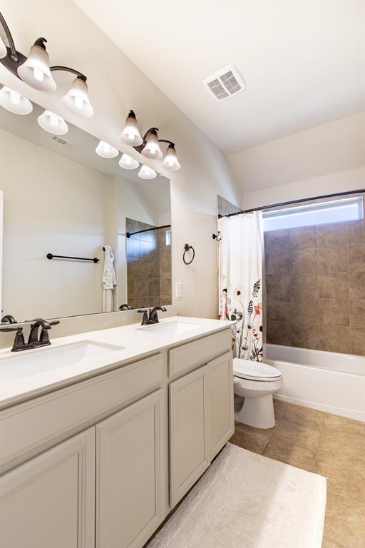 717 Rio Concho Trail McKinney, TX 75071 - Photo 31 of 37 Upstairs full bath with tub/shower combo.