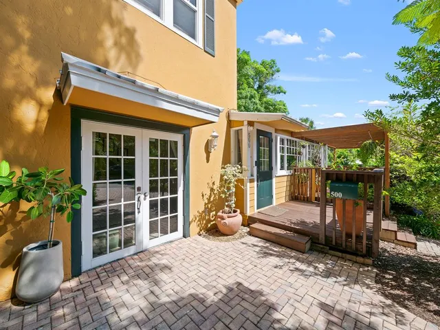 a view of a house with backyard and sitting area