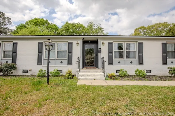 $860 | 1214 Berkshire Road, Fayetteville, NC 28304