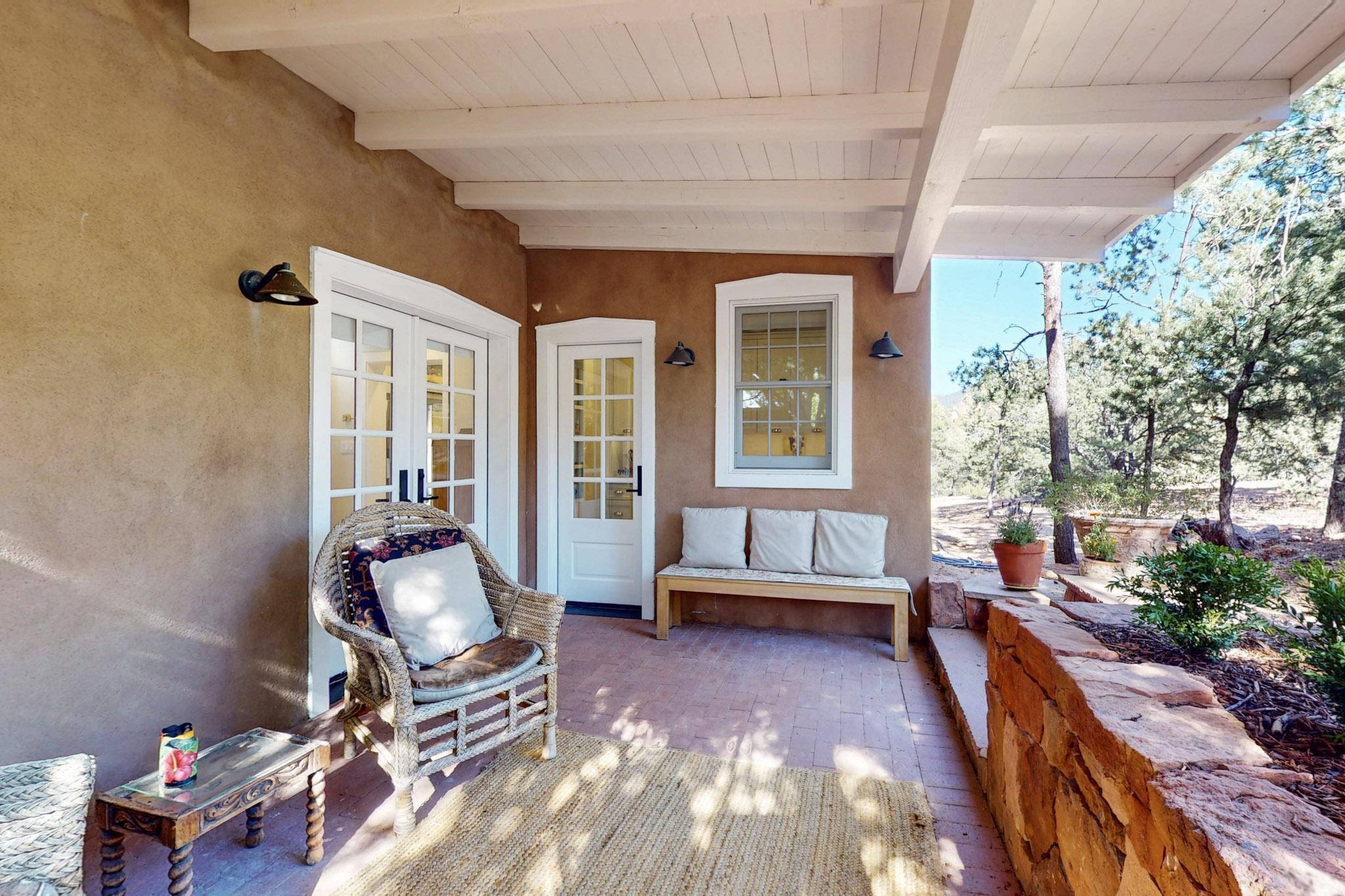 15 Toltec Road Santa Fe, NM 87505 - Photo 55 of 72 Relax and dine al fresco