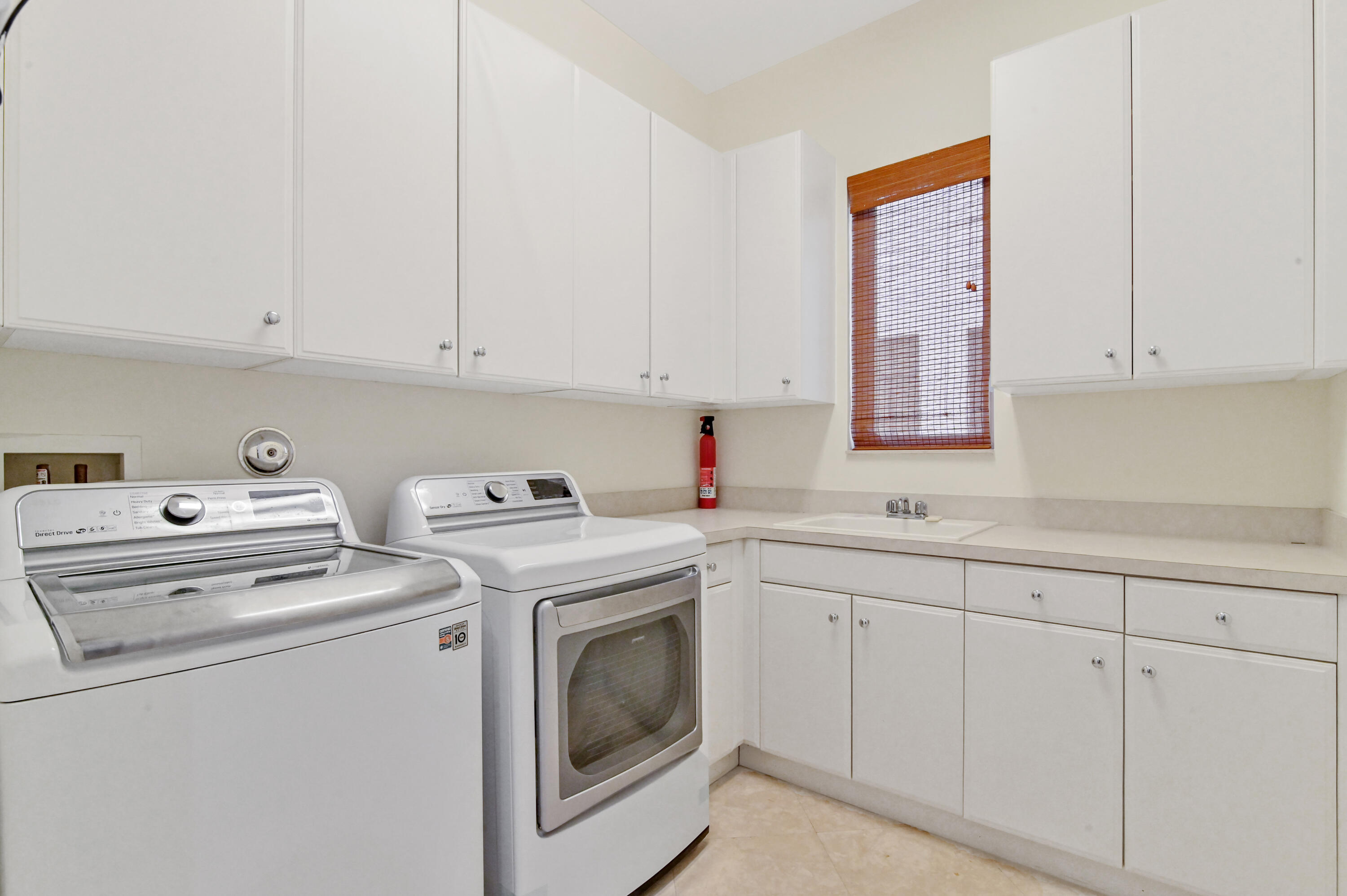 17665 Middlebrook Way Boca Raton, FL 33496 - Photo 19 of 61 19 laundry room 01