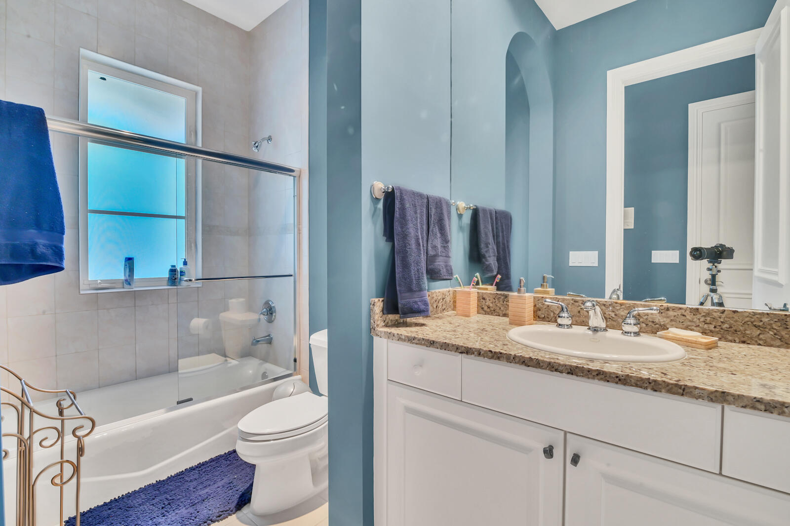 17665 Middlebrook Way Boca Raton, FL 33496 - Photo 35 of 61 40 Bathroom 01