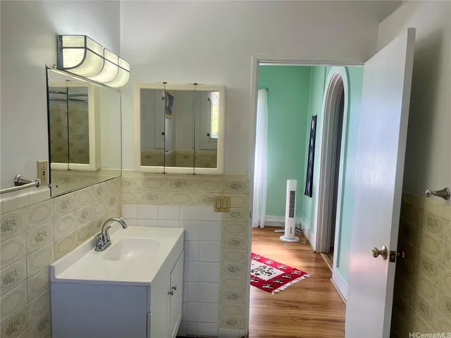 $2,000 | 1245 B Alewa Drive, Honolulu, HI 96817