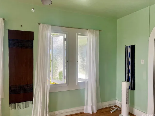 $2,000 | 1245 B Alewa Drive, Honolulu, HI 96817