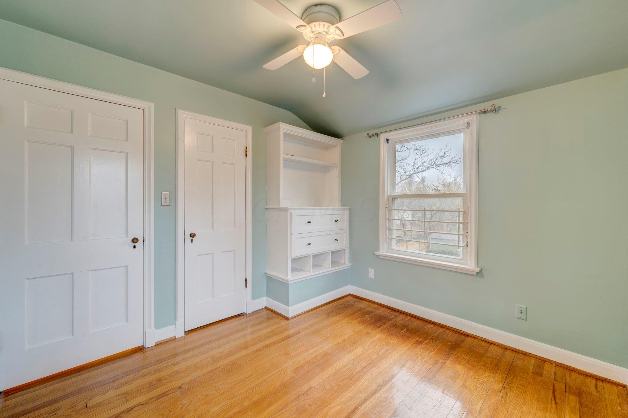 621 Garden Road Columbus, OH 43214 - Photo 20 of 38 Bedroom # 1 w Walk-in Closet