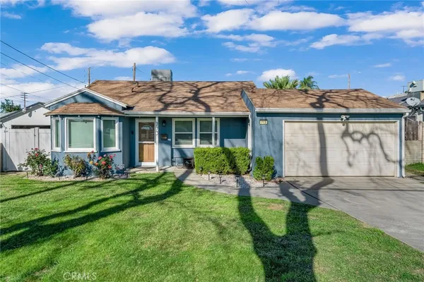 a view of a house with a yard and plants