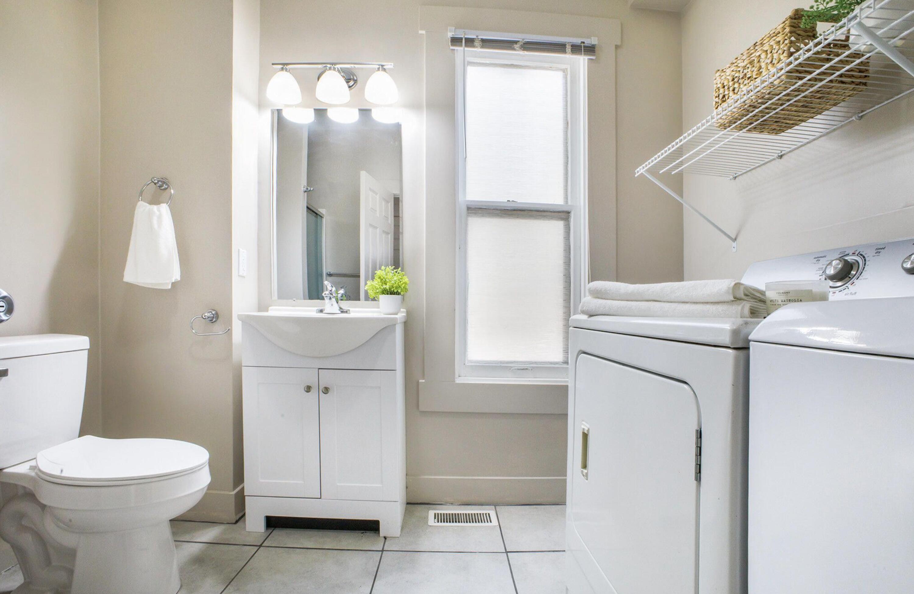 311 Robey Place Southeast Grand Rapids, MI 49506 - Photo 7 of 18 Bathroom 2