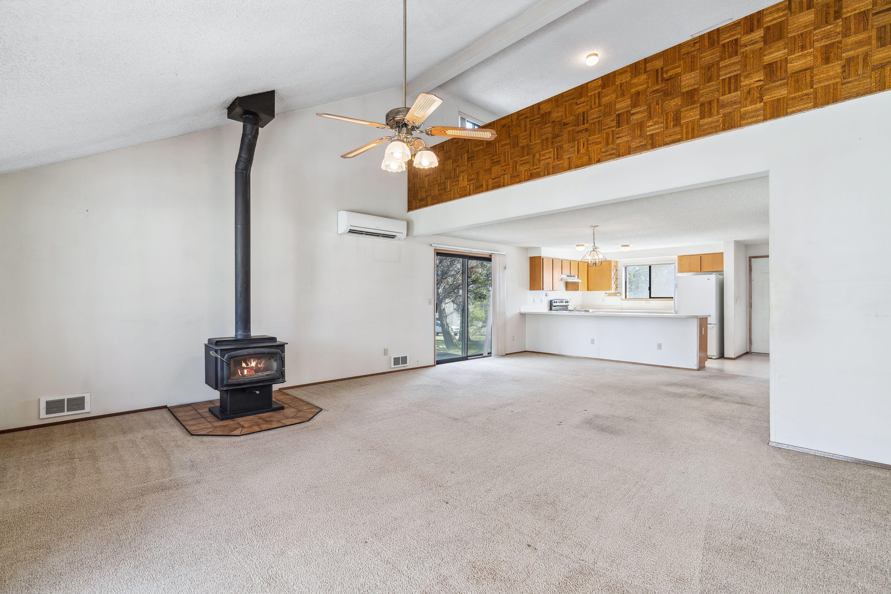 63681 Gentry Loop Bend, OR 97701 - Photo 11 of 42 11. Living Room