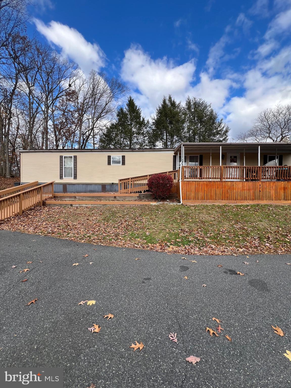 a view of a house with backyard and trees