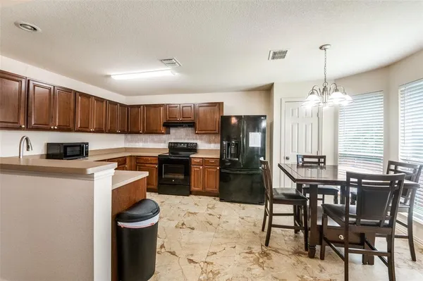 $270,000 | 7813 Oak Garden Trail, Dallas, TX 75232