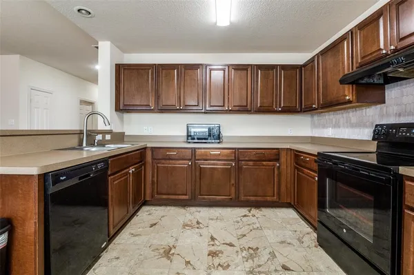 $270,000 | 7813 Oak Garden Trail, Dallas, TX 75232