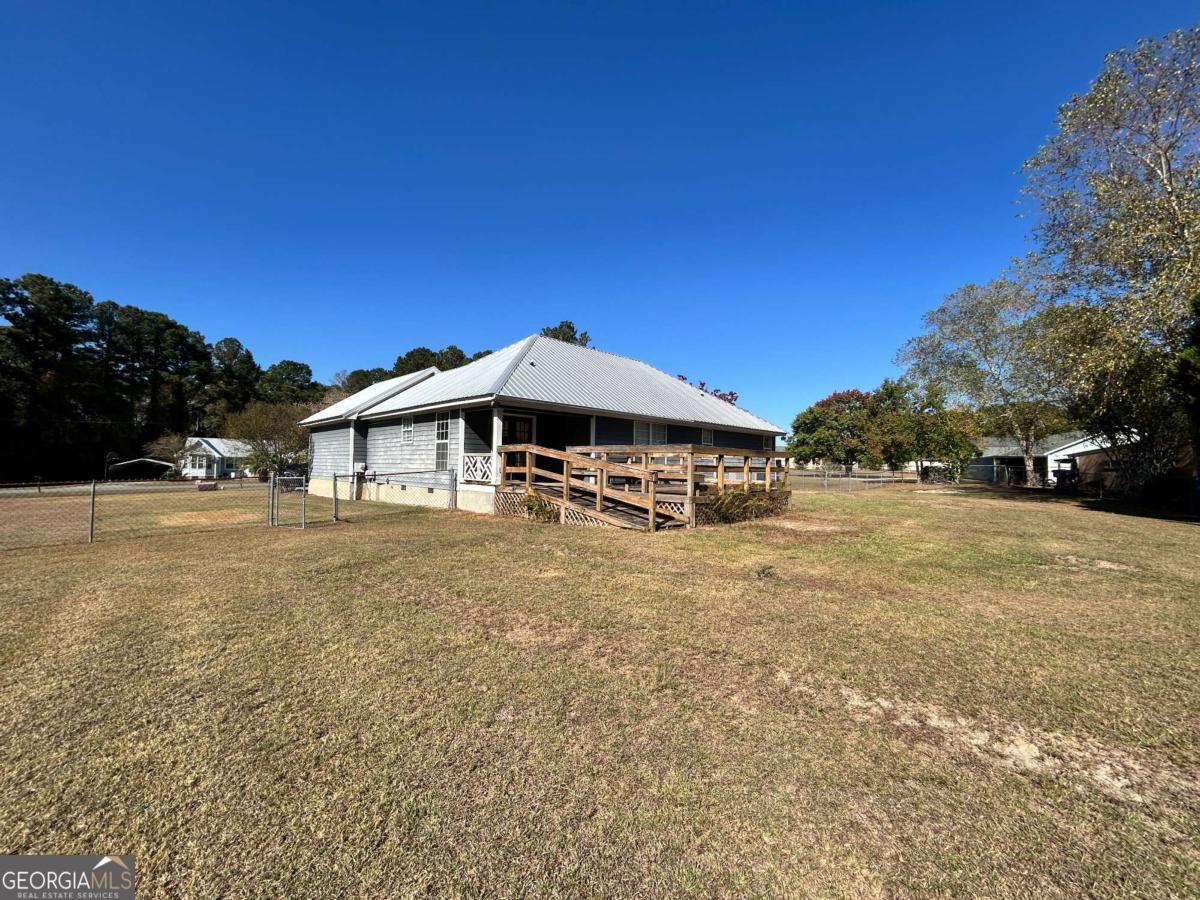 39 Paradise Lake Road Tifton, GA 31794 - Photo 20 of 23 a view of a house with a yard