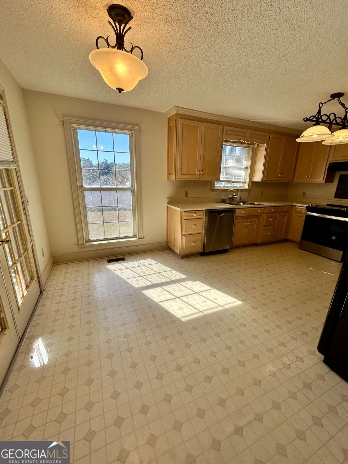39 Paradise Lake Road Tifton, GA 31794 - Photo 7 of 23 a view of a livingroom with a window