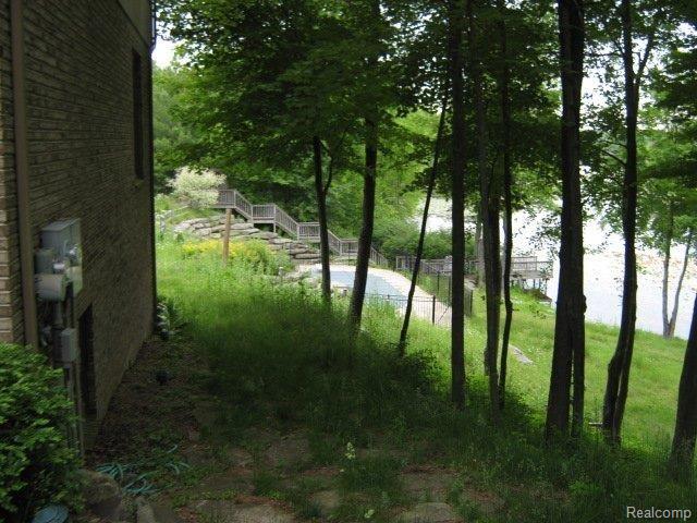 8515 Ellis Road Clarkston, MI 48348 - Photo 20 of 21 SIDE YARD