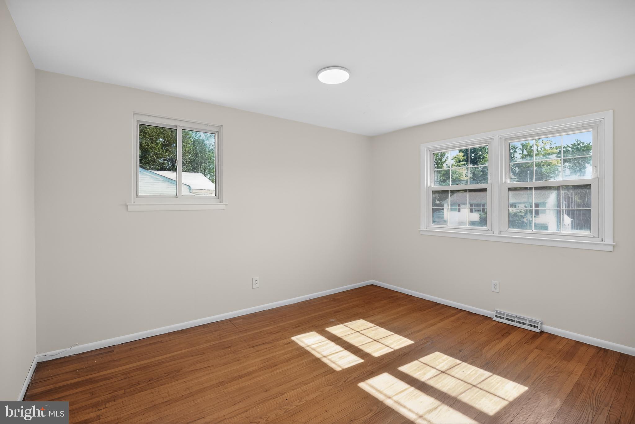 1210 Salem Road Burlington, NJ 08016 - Photo 8 of 24 Upstairs Bedroom 1