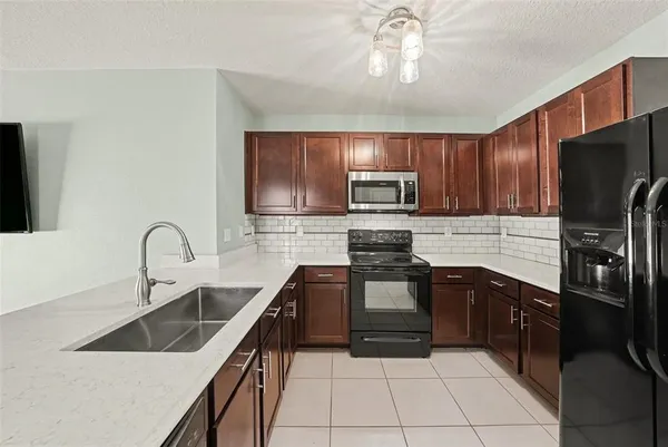 $2,250 | 813 Wiltonway Drive, Plant City, FL 33563