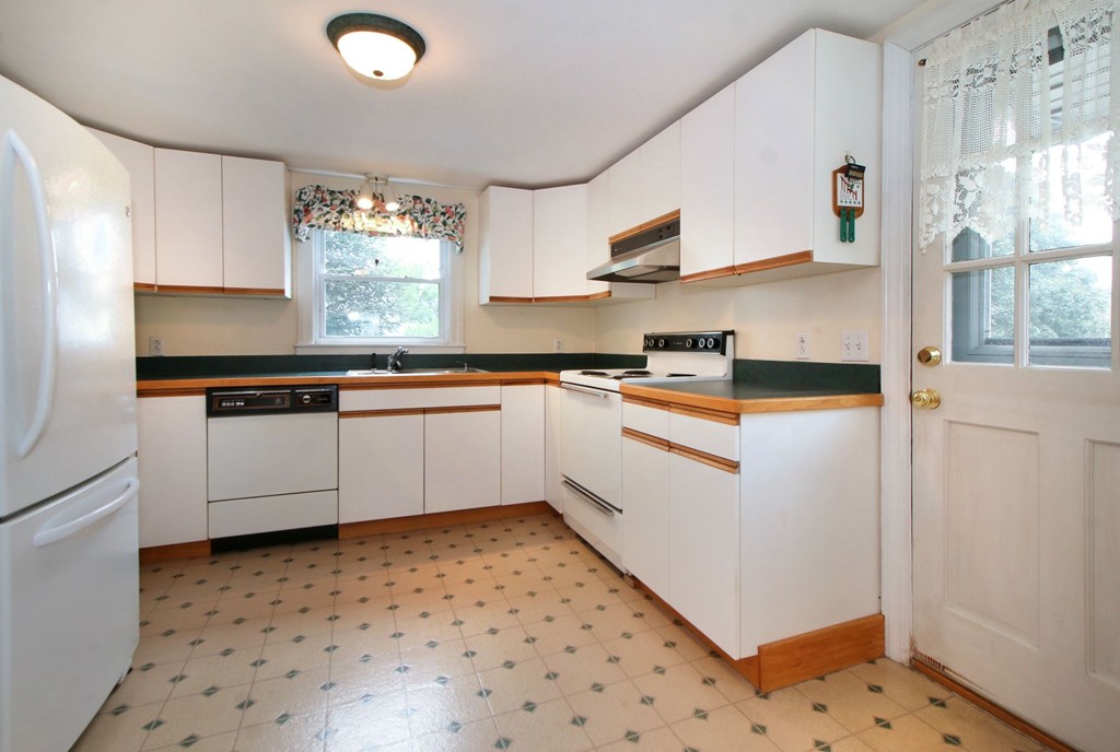 14 University Road Arlington, MA 02474 - Photo 8 of 20 Gallery Image 8
