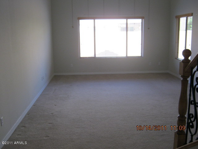 2144 West Kathleen Road Phoenix, AZ 85023 - Photo 3 of 8 greatroom