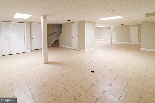 a view of a pathway with a yard