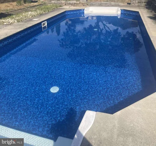 a view of back yard of the house