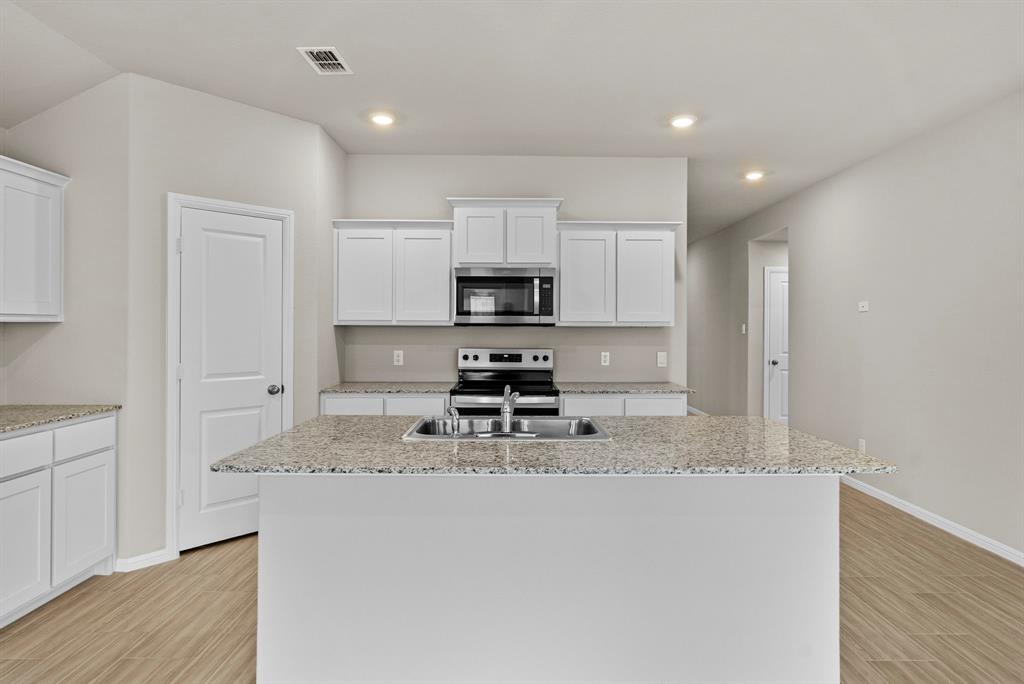 541 Marsh Street Cleburne, TX 76033 - Photo 11 of 26