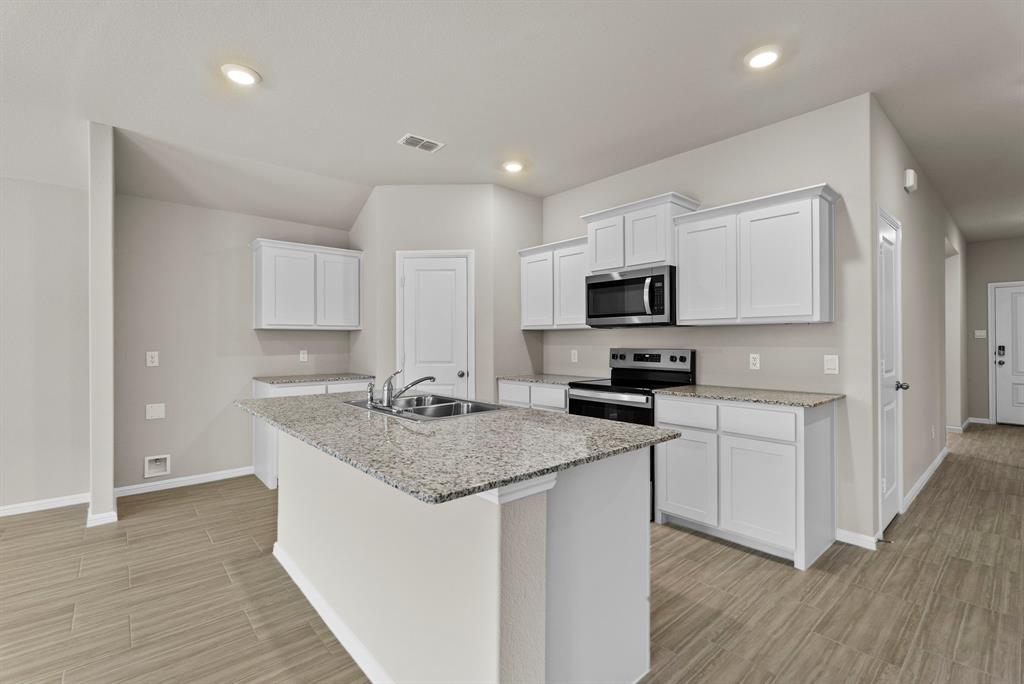 541 Marsh Street Cleburne, TX 76033 - Photo 12 of 26