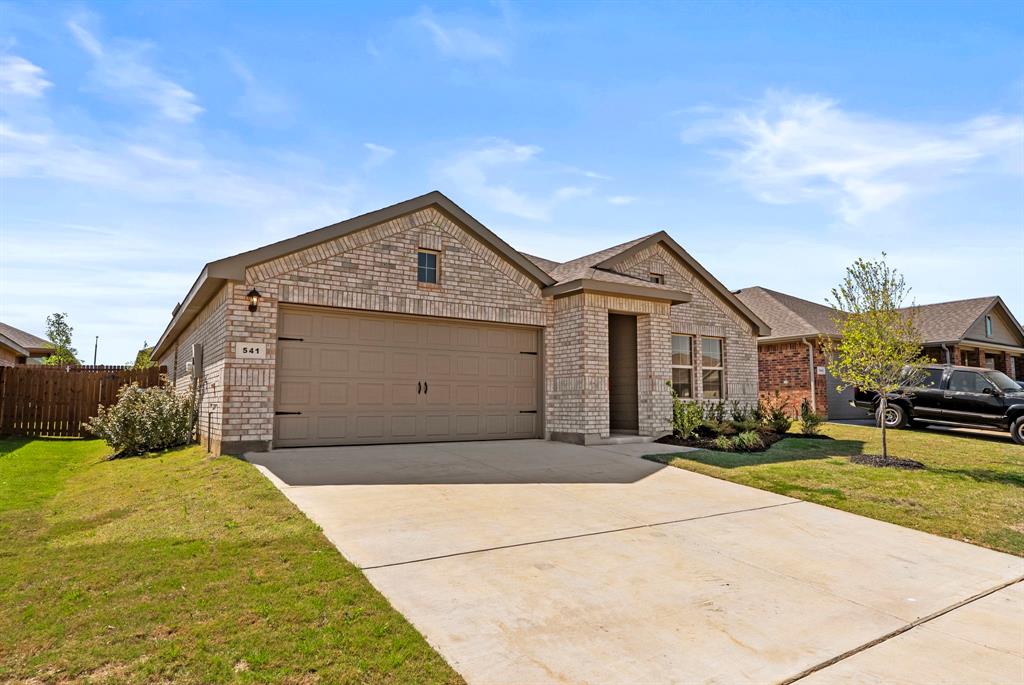 541 Marsh Street Cleburne, TX 76033 - Photo 2 of 26