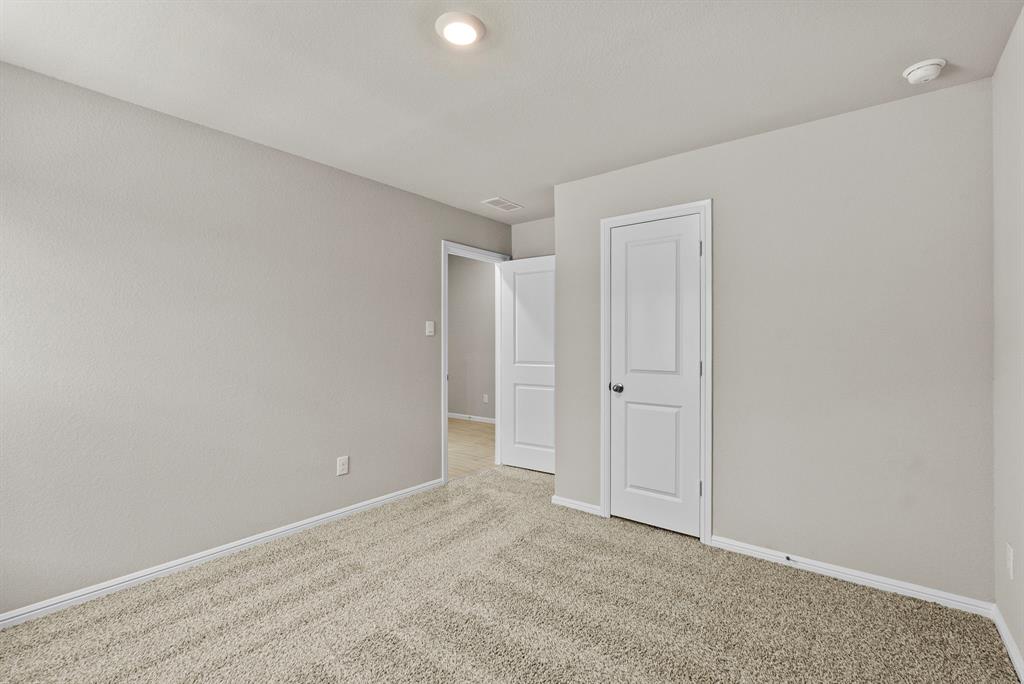 541 Marsh Street Cleburne, TX 76033 - Photo 4 of 26