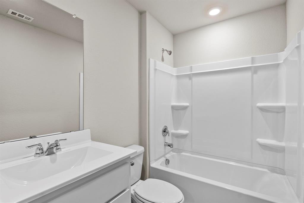 541 Marsh Street Cleburne, TX 76033 - Photo 5 of 26