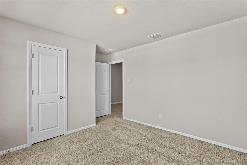 541 Marsh Street Cleburne, TX 76033 - Photo 6 of 26